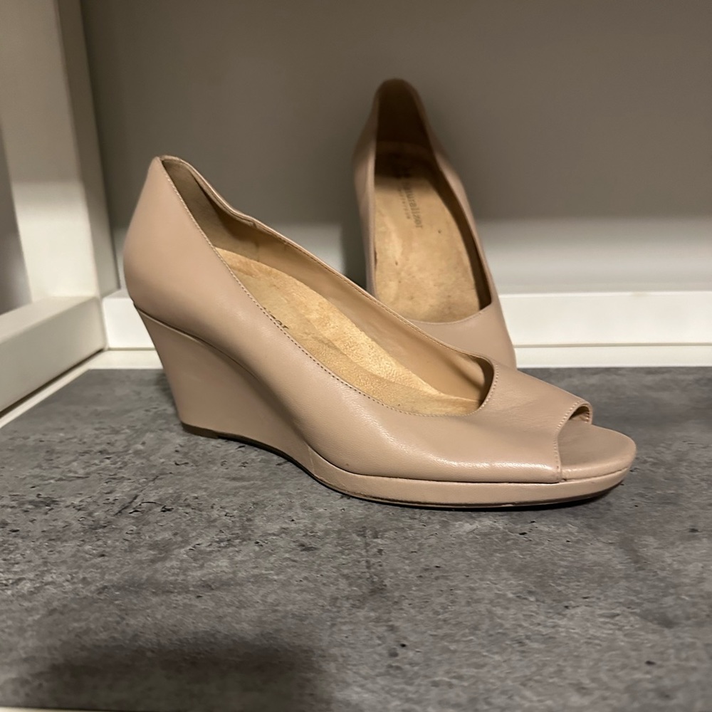 Naturalized Nude Peep-toe Wedge 8W EUC
